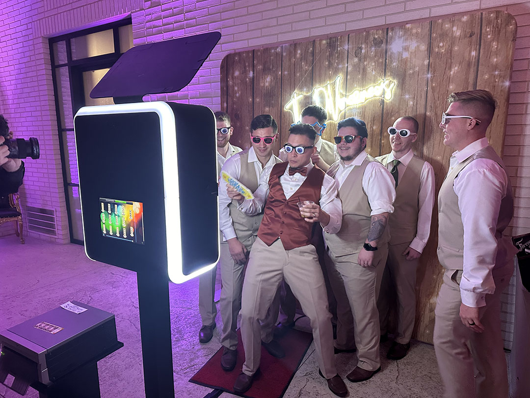 Black Tie Entertainment at Glass on Enchanted Acres