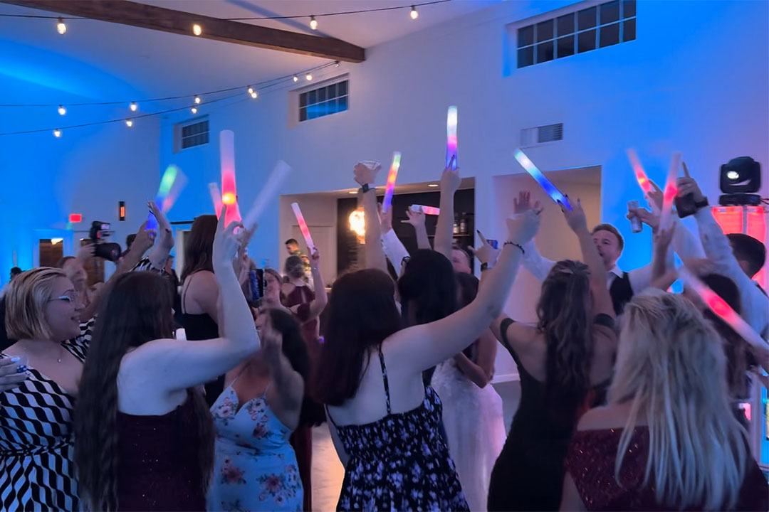 Black Tie Entertainment at The Barn at Walnut Drive