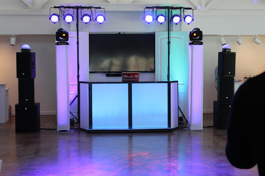 Black Tie Entertainment at Waters Edge