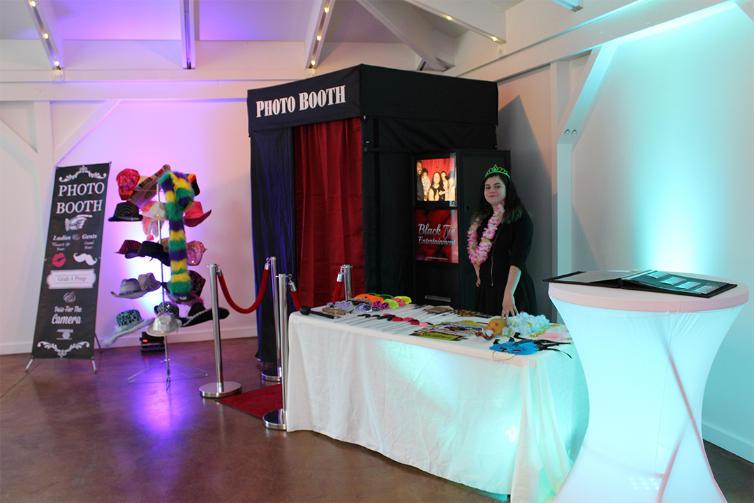 Black Tie Entertainment at Waters Edge